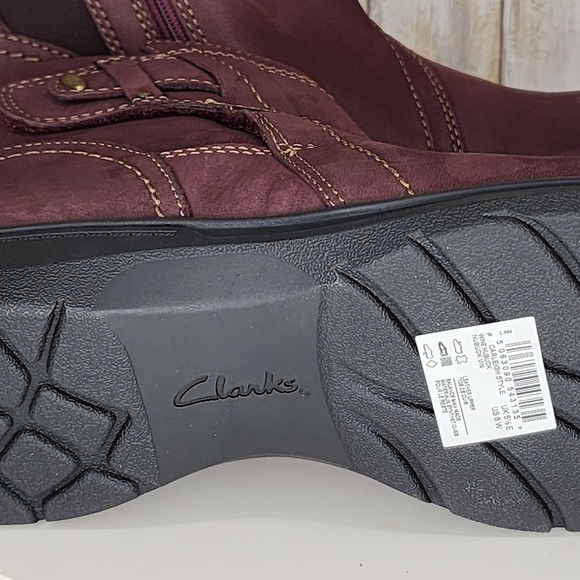 Clarks Women's Carleigh Style Wine Nubuck Ankle Boots - Size 8 W - Picture 8 of 9